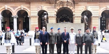 Μπροστά στο Κενοτάφιο του Martin Place, Πέμπτη 22 Οκτωβρίου 2026 (φωτ.: Facebook / Γενικό Προξενείο της Ελλάδας στο Σίδνεϊ)