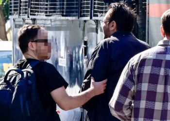 Μεταγωγή απο τη ΓΑΔΑ στα δικαστήρια και στον εισαγγελέα των συληφθέντων που κατηγορούνται για κακουργηματική απάτη σε βάρος του Δημοσίου (φωτ.: Μιχάλης Παπανικολάου / EUROKINISSI)