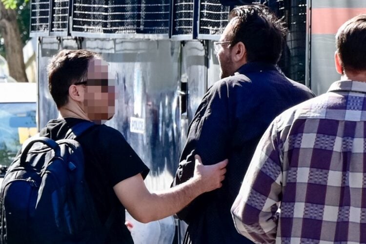 Μεταγωγή απο τη ΓΑΔΑ στα δικαστήρια και στον εισαγγελέα των συληφθέντων που κατηγορούνται για κακουργηματική απάτη σε βάρος του Δημοσίου (φωτ.: Μιχάλης Παπανικολάου / EUROKINISSI)