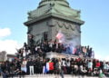 Νεαροί διαδηλωτές στην πλατεία της Βαστίλλης, 8 Οκτωβρίου 2026 (φωτ.: EPA / Firas Abdullah)