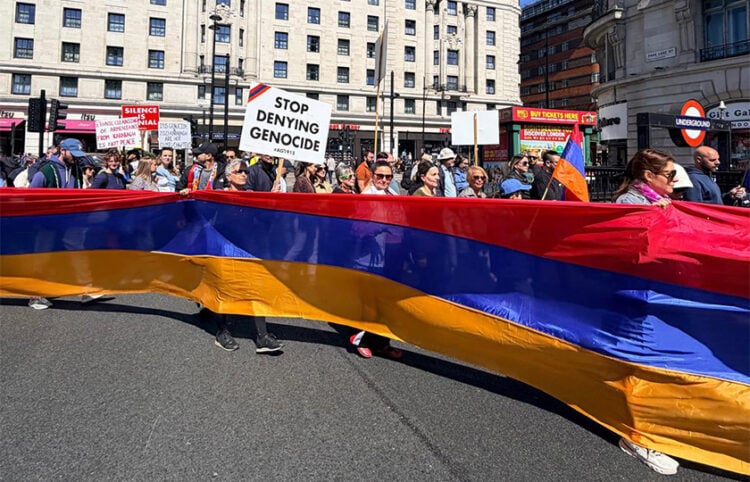 Από την πορεία της αρμενικής κοινότητας στο Λονδίνο για την 111η επέτειο της Γενοκτονίας, τον Απρίλιο του 2026 (πηγή: ANC-UK)