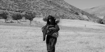 Σύγχρονη φωτογραφική αναπαράσταση από το έργο της Lucia Choulakian για τη μνήμη της Γενοκτονίας των Αρμενίων (φωτ.: UQAM / Lucia Choulakian)