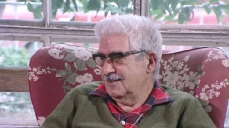 Ο Γιώργος Βακαλό στην εικαστική εκπομπή «Εικόνες», το 1979, με αφορμή έκθεσή του στο Πνευματικό Καλλιτεχνικό Κέντρο «Ώρα» για τα 40 χρόνια παρουσίας του καλλιτέχνη στην Ελλάδα (πηγή: ert.gr/ert-arxeio/giorgos-vakalo-2-oktovriou-1991/)