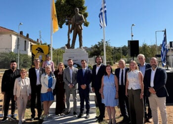 Στον ανδριάντα του Νίκου Καπετανίδη, στο Μητροπολιτικό Πάρκο Παύλου Μελά, στη Σταυρούπολη Θεσσαλονίκης. Κυριακή 4 Οκτωβρίου 2026 (φωτ.: Δήμος Παύλου Μελά)