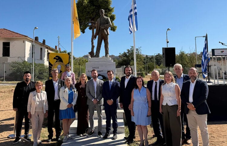 Στον ανδριάντα του Νίκου Καπετανίδη, στο Μητροπολιτικό Πάρκο Παύλου Μελά, στη Σταυρούπολη Θεσσαλονίκης. Κυριακή 4 Οκτωβρίου 2026 (φωτ.: Δήμος Παύλου Μελά)
