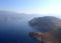 Άποψη του Καστελόριζου (δεξιά) και των τουρκικών ακτών (φωτ. αρχείου: ΑΠΕ-ΜΠΕ / Παντελής Σαΐτας)