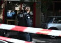 Αστυνομικός έχει αποκλείσει το δρόμο (φωτ. αρχείου: EUROKINISSI / Κώστας Τζούμας)