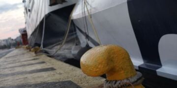 Τα καράβια παραμένουν δεμένα, σήμερα, στα λιμάνια της χώρας (φωτ.: Δανάη Δαυλοπούλου/ EUROKINISSI)