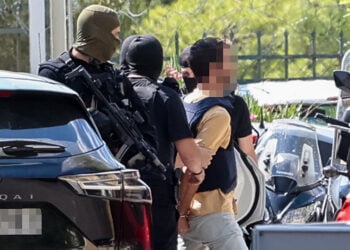 Συλληφθείς για το εμπρησμό της Marfin οδηγείται ενώπιον  της 3ης τακτικής ανακρίτριας. Τρίτη 14 Ιουλίου 2026 (φωτ.: EUROKINISSI)
