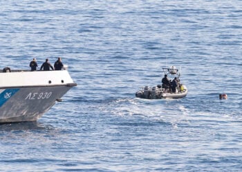 Από την επιχείρηση διάσωσης στο ναυάγιο της Σάμου (φωτ.: EUROKINISSI)