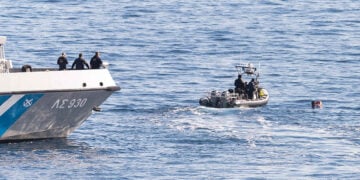 Από την επιχείρηση διάσωσης στο ναυάγιο της Σάμου (φωτ.: EUROKINISSI)