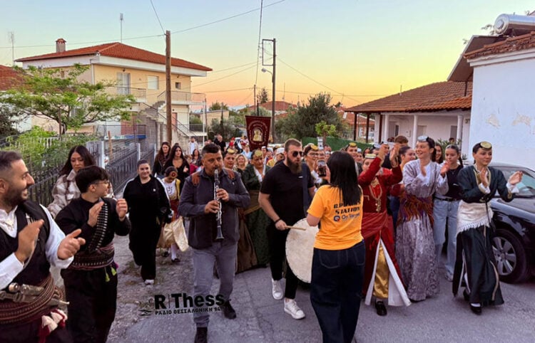 Πατινάδα στους δρόμους του Κάτω Σχολαρίου Θεσσαλονίκης, Σάββατο 3 Οκτωβρίου 2026 (φωτ.: Rthess.gr / Αναστασία Σοφιαλάκη)