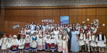 Μικρά και μεγάλα μέλη της Ελληνικής Κοινότητας Πρετόριας στη γιορτή για την εθνική επέτειο. 18 Οκτωβρίου 2026 (φωτ.: Facebook / Greece in South Africa)