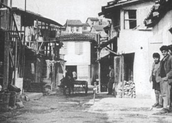 Προσφυγικές παράγκες στην περιοχή του Γκρεμού-Καστρακίου (πηγή: Ιστορικό Αρχείο Δήμου Πειραιά)