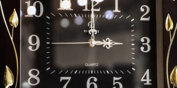 Επιτραπέζιο ρολόι (φωτ.: EUROKINISSI / Μαριάνθη Τσομπανοπούλου)