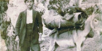 O Κώστας Κολέλης (1897), μπαλωματής-τσαγκάρης (φωτ.: Αρχείο της Βασιλικής Κοζιού-Κολοφωτιά για το ΑΠΕ-ΜΠΕ)