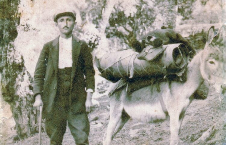 O Κώστας Κολέλης (1897), μπαλωματής-τσαγκάρης (φωτ.: Αρχείο της Βασιλικής Κοζιού-Κολοφωτιά για το ΑΠΕ-ΜΠΕ)