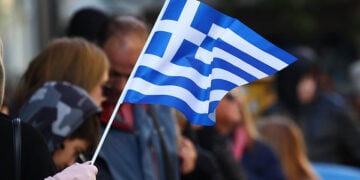 Ελληνική σημαία στη μαθητική παρέλαση της Θεσσαλονίκης για την επέτειο της 28ης Οκτωβρίου 1940 στην Θεσσαλονίκη.  Τρίτη 27 Οκτωβρίου 2026 (φωτ.: EUROKINISSI / Νάσος Σιμόπουλος)
