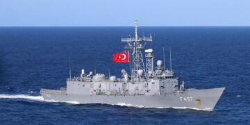 Η τουρκική φρεγάτα TCG Göksu στη Μεσόγειο, στις 2 Ιανουαρίου 2022 (φωτ.: US Navy / Theoplis Stewart II)