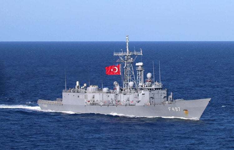 Η τουρκική φρεγάτα TCG Göksu στη Μεσόγειο, στις 2 Ιανουαρίου 2022 (φωτ.: US Navy / Theoplis Stewart II)