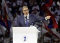 Προεκλογική ομιλία του Αλεξάνταρ Βούτσιτς σε συγκέντρωση στο Βελιγράδι, 3 Οκτωβρίου 2026 (φωτ.: EPA / Marko Djokovic)