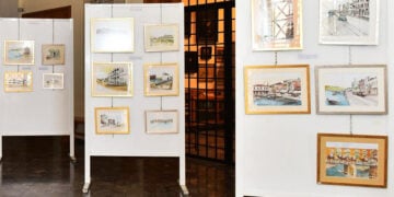 Έργα της Παρασκευής Ζάννη σε παλαιότερη έκθεση, στην Εστία Νέας Σμύρνης τον Μάιο του 2025 (φωτ.: Facebook / ΕΣΤΙΑ Νέας Σμύρνης)