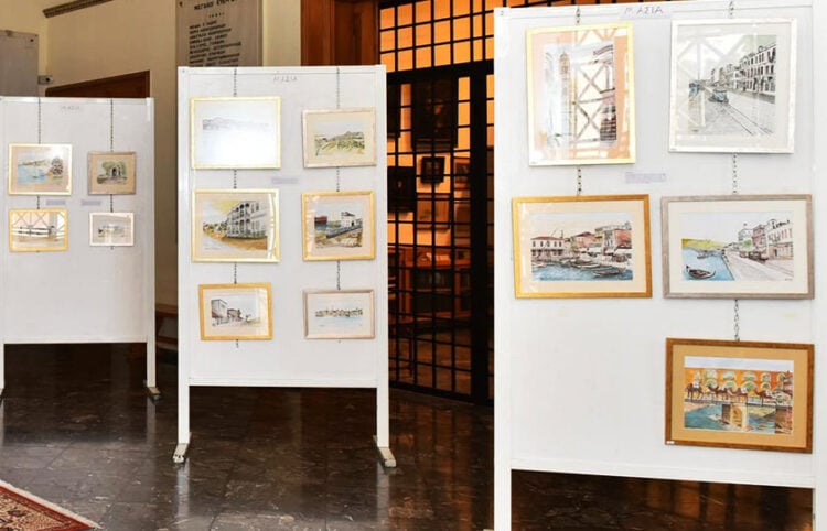 Έργα της Παρασκευής Ζάννη σε παλαιότερη έκθεση, στην Εστία Νέας Σμύρνης τον Μάιο του 2025 (φωτ.: Facebook / ΕΣΤΙΑ Νέας Σμύρνης)